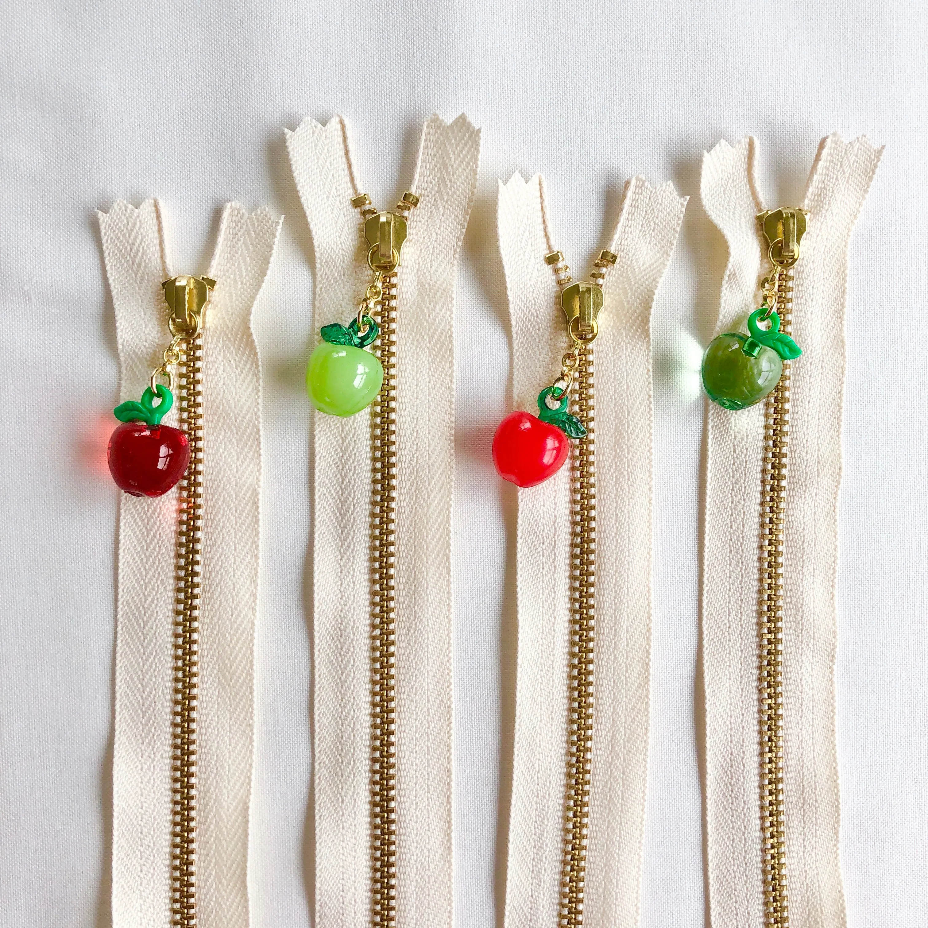 Apple Fruit Zipper - Antique Red