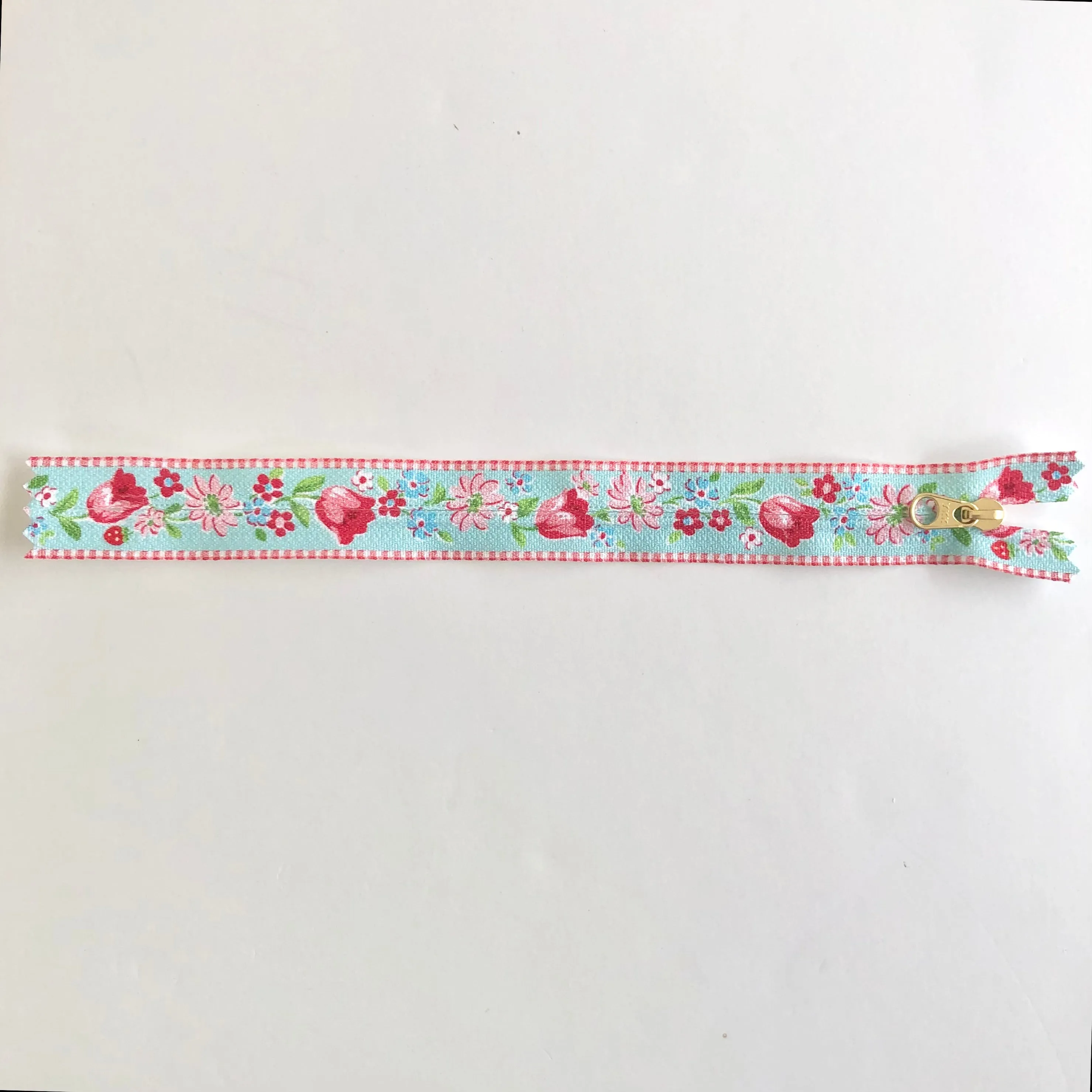 Sweet Tulip Zipper - Sunny Day Supply   Atsuko Matsuyama